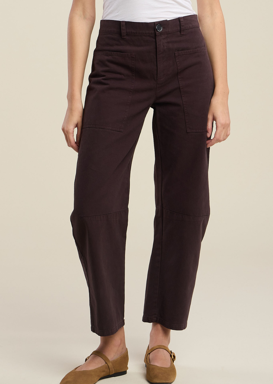 Crafted from structured cotton twill, the Brylie is a modern trouser with effortless California cool. A barrel leg silhouette with a subtle vertical seam at the knee creates a gently curved, sculptural shape that sets it apart from your average wide leg. Utilitarian-inspired patch pockets at the front and rear complete a pant that pairs beautifully with a simple knit or a crisp linen top.