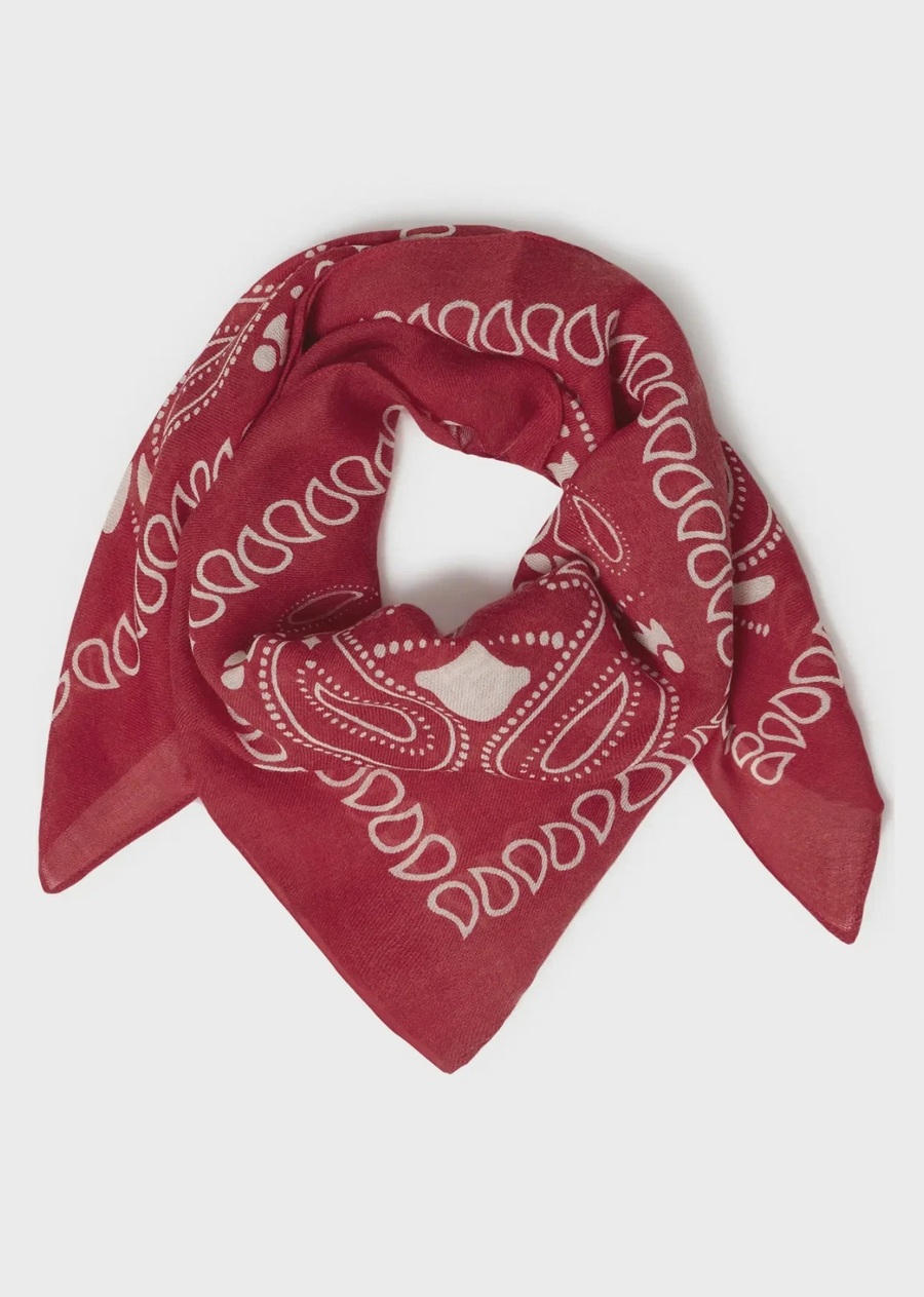 Scarf with a lightweight, soft finish and a visible large square shape. Classic frayed edges and bold contrasting motif along the border. Effortlessly elevates everyday style.