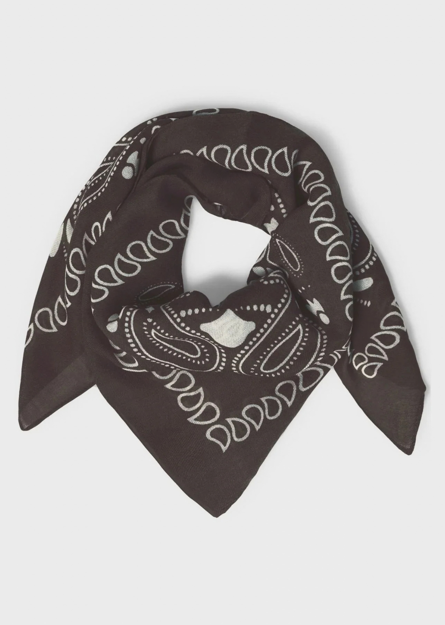 Scarf with a lightweight, soft finish and a visible large square shape. Classic frayed edges and bold contrasting motif along the border. Effortlessly elevates everyday style.